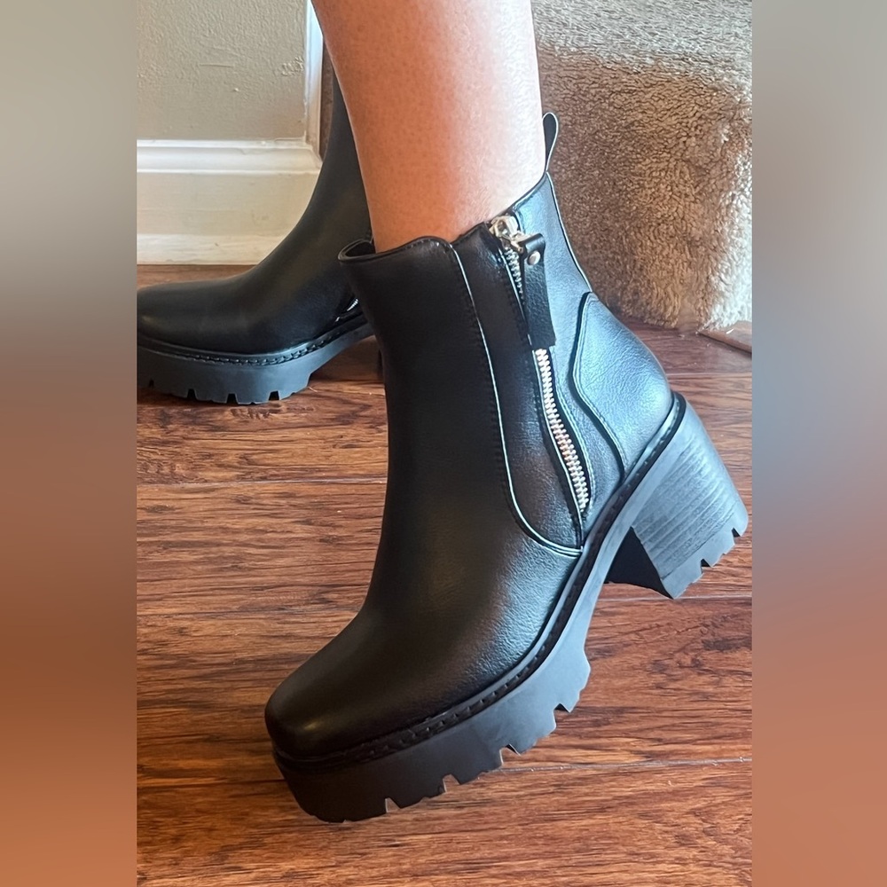 Hot! corkys footwear | Up to No Good chunky moto style black smooth boots | NIB